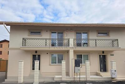 Duplex cu 5 camere cu Canalizare în Moșnița Nouă - 1