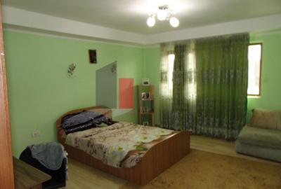 Casă individuală cu 7 camere cu Canalizare în Fundeni - 5