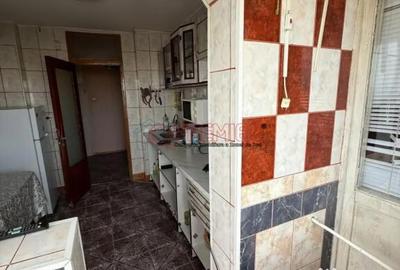 Apartament cu 3 camere decomandat în Apărătorii Patriei - 12