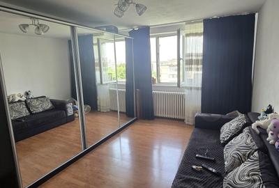 Apartament cu 3 camere decomandat în Runcu - 2