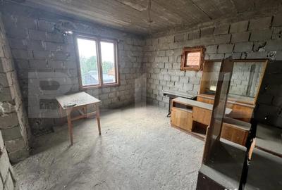 Casă cu 4 camere cu Teren 1842 Mp în Filiași - 3