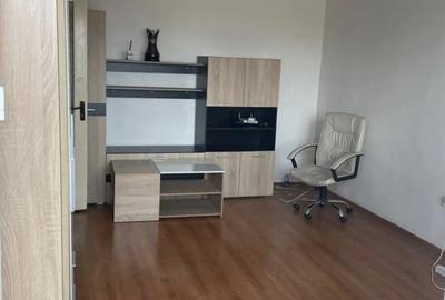 Apartament cu 2 camere decomandat, mobilat în Casa de Cultură