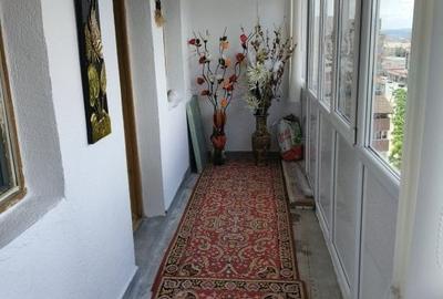 Apartament 3 camere situat in centrul orasului Targu Jiu, pe pietonala - 9