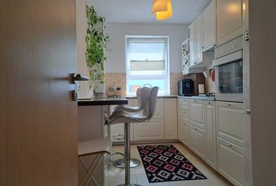 Apartament cu 3 camere decomandat în Tractorul - 4