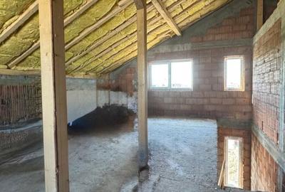 Casă cu 3 camere cu Teren 272 Mp în Moșnița Nouă