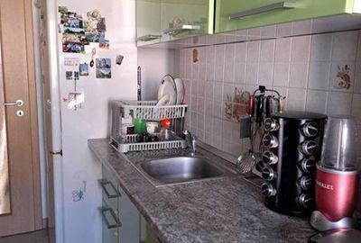 Apartament cu 4 camere decomandat în Confecții - 1