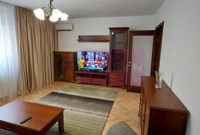 Apartament cu 3 camere decomandat în Decebal
