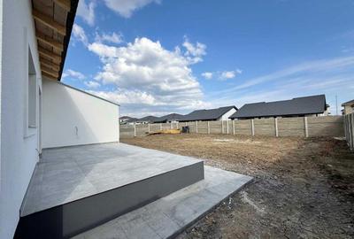 Casă cu 3 camere în Moșnița Veche