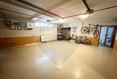 Casă cu 6 camere cu Teren 1325 Mp în Central - 14