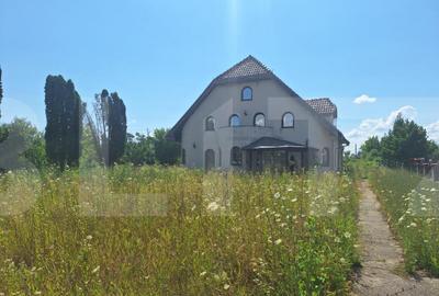 Casa individuala renovabila, de vanzare, cu 5 camere, 5000 m