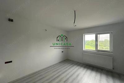 Casă cu Teren 2000 Mp în Români - 11