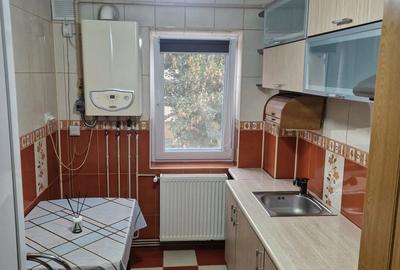 Inchiriez apartament 2camere,etaj 2,Trivale,complex 1 - 2