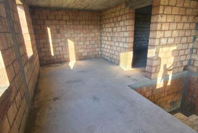 Casă cu 4 camere cu Teren 1600 Mp în Dăești - 3