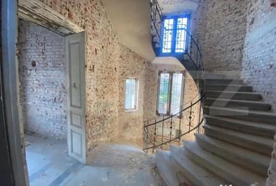 Spațiu comercial, de 800 mp, în George Enescu - 15