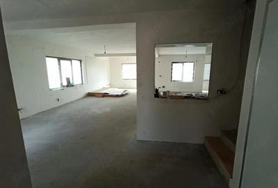 Casă cu 4 camere cu Teren 335 Mp în Central