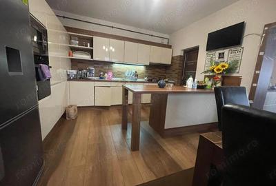 Casă cu 6 camere cu Teren 252 Mp în Semicentral - 2