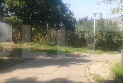 Teren de 2042 mp, în Gruia