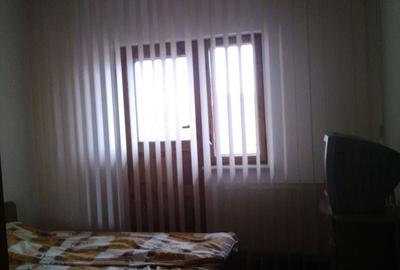 Casa 6 camere - cazare 14+10 persoane, Nord - 12