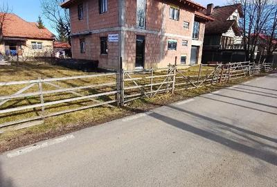 Casă cu Teren 650 Mp în Central - 2