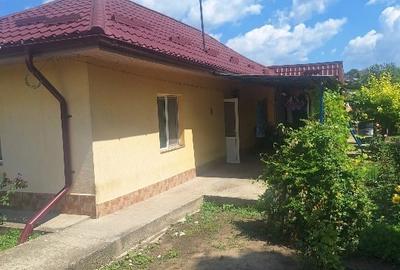 Casă individuală cu 3 camere cu Canalizare în Central - 2