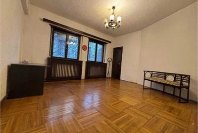 Universitate Închiriez spațiu  elegant  spațioas  nemobilat 32 mp parter înalt - 1