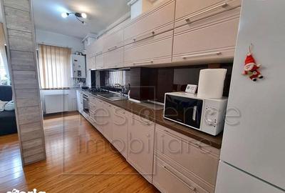 Apartament cu 3 camere semidecomandat, mobilat în Central - 1