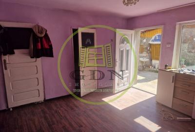 Casă individuală cu 3 camere cu Canalizare în Central - 2