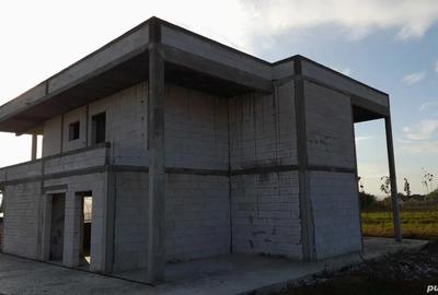 Casă cu 6 camere cu Teren 4000 Mp în Mereni - 2