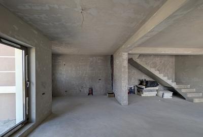 Casă cu 5 camere cu Teren 200 Mp în Florești