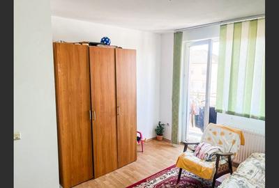 Apartament 3 camere de vanzare, zona Luptei