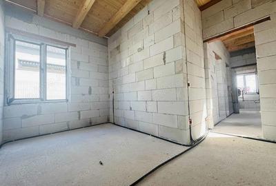 Casă cu 7 camere cu Teren 720 Mp în Santăul Mic - 3