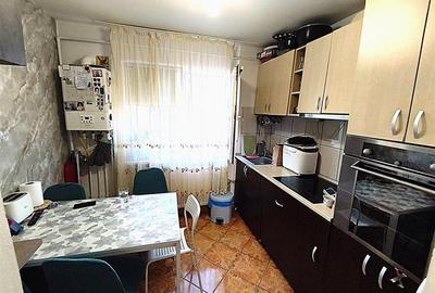 Apartament cu 3 camere semidecomandat, mobilat în Micro 3 - 8