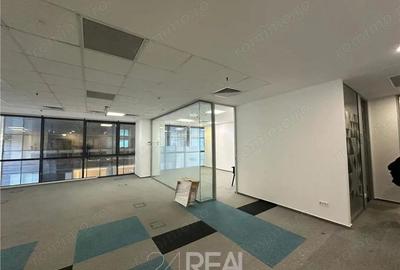 Spațiu comercial, în Politehnica - 16