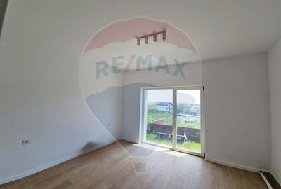 Casa / Vila - 132,5 mp  , teren - 264 mp  / zona Carcea - 22