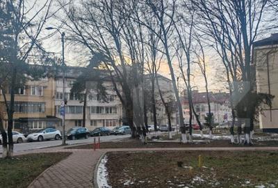 Apartament cu 2 camere, 40 mp, pretabil spatiu comercial, zo - 2