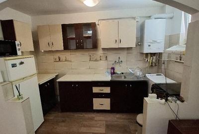 Apartament cu 3 camere semidecomandat în Central - 1