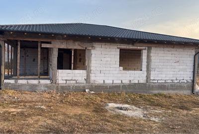 Casă cu Teren 750 Mp în Băbana