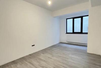 Apartament cu 3 camere decomandat în Energia - 6