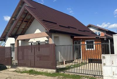 Casă cu 4 camere în Berceni