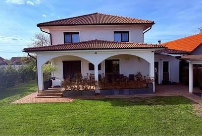 Casă cu Teren 796 Mp în Diniaș - 1