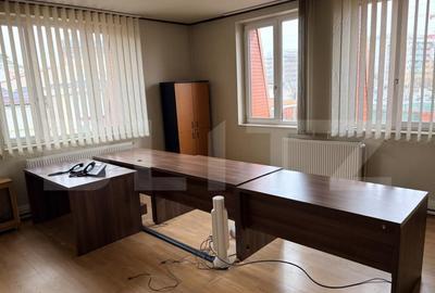 Spa?ii comerciale in cladire de birouri central - 11