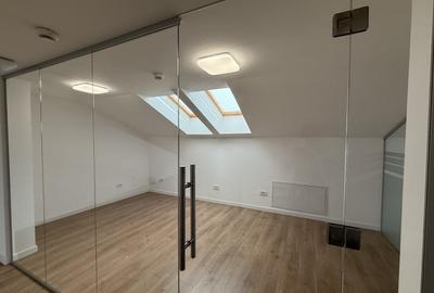 Spațiu comercial, de 112 mp, în Central - 4