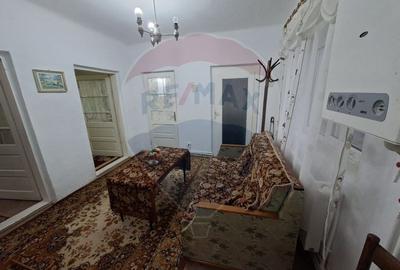 Casă de vânzare, Buhuși — 80 mp, teren 410 mp - 2