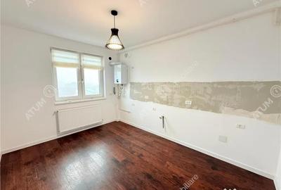 Apartament cu 4 camere decomandat în Vasile Aaron - 2