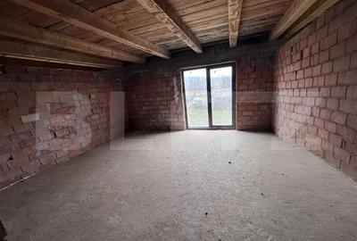 Casă cu 12 camere cu Teren 3730 Mp în Stremț - 6