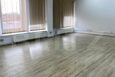 Spațiu comercial, de 425 mp, în Central - 3