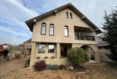 Casă cu 4 camere cu Teren 1000 Mp în Central - 2