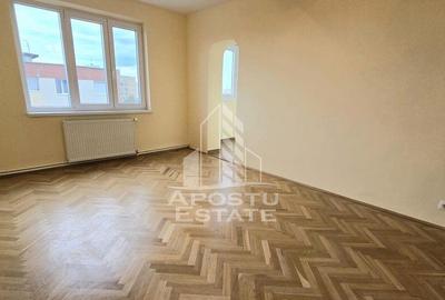 Apartament cu 4 camere, 2 bai, centrala proprie, zona Cir...