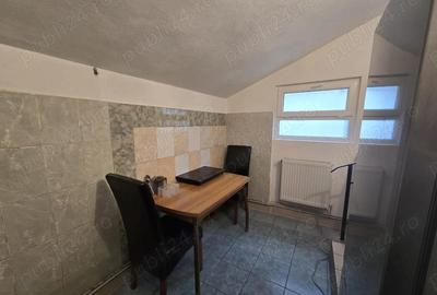 Casă cu 2 camere cu Teren 2500 Mp în Central - 1