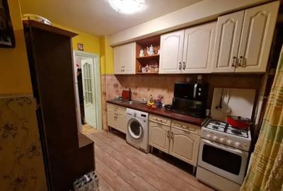 Apartament cu 3 camere în 1 Decembrie 1918 - 1